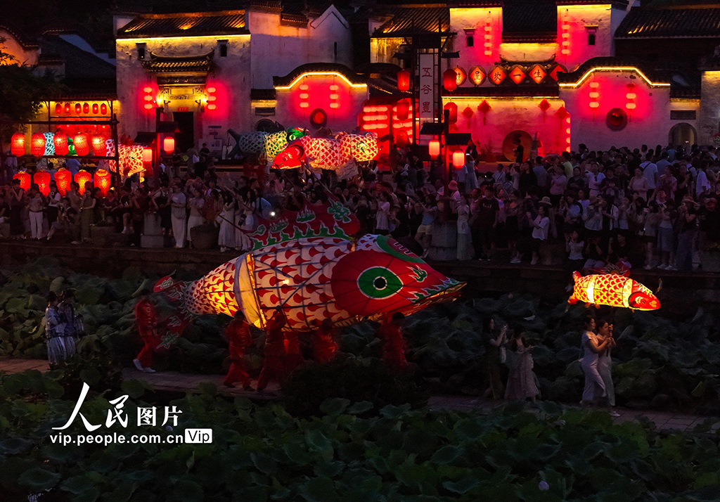 安徽黄山:夏夜游古村赏鱼灯【5】