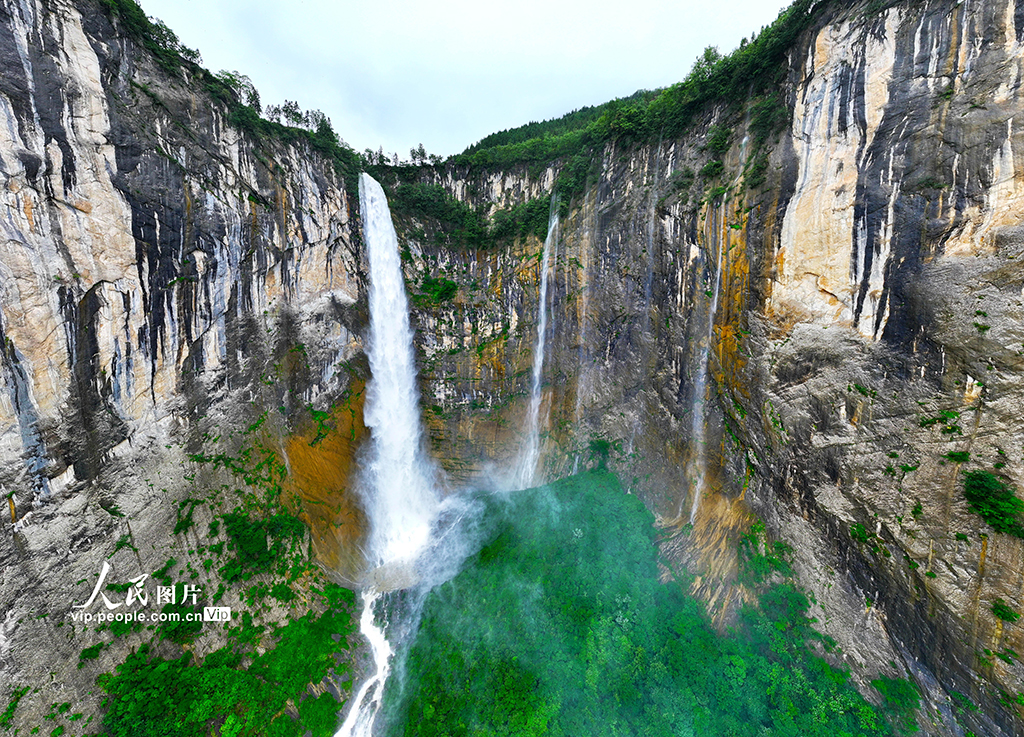 湖北恩施：码料溪瀑布蔚为壮观【4】