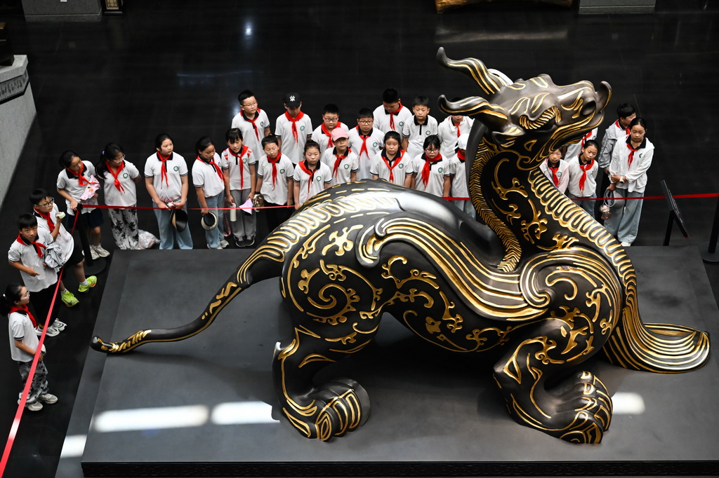 7月2日，學生在大雲山漢王陵博物館參觀。