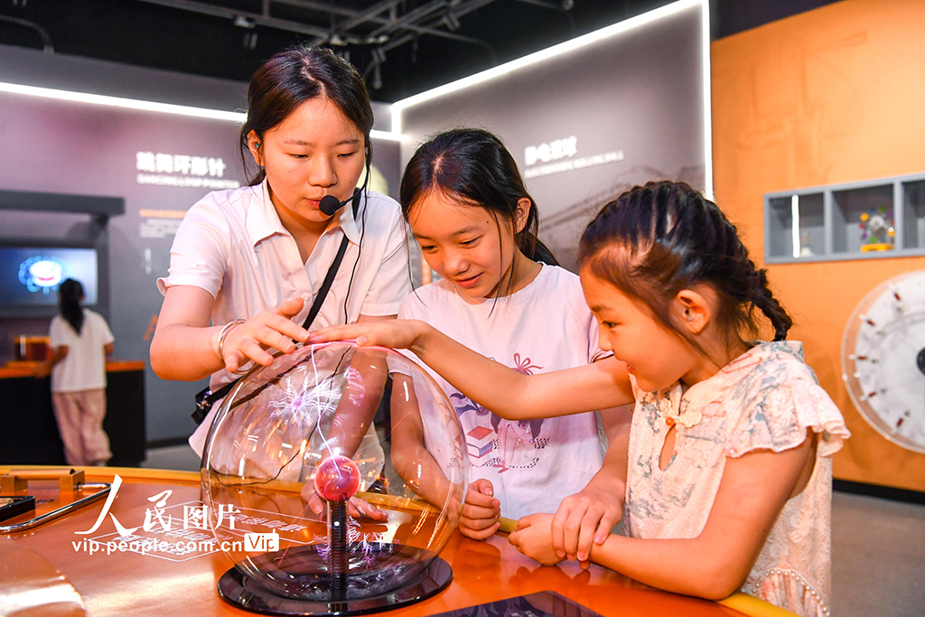 江西上高:探索科學奧秘 樂享快樂假期【3】