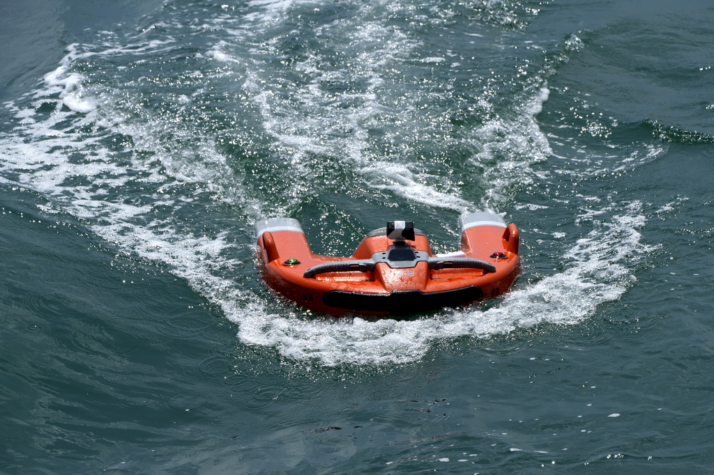 7月9日,“海豚3号”水面救生机器人在海面开始试验。