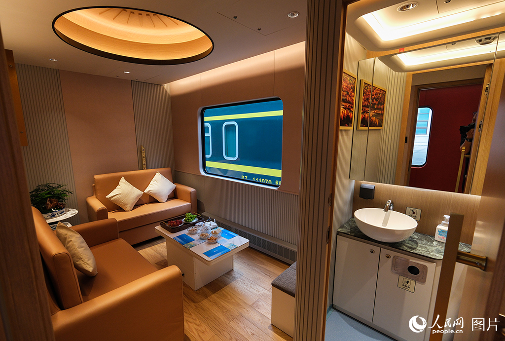 7月9日,京津冀首列“星光·燕赵号”观光旅游列车开行。