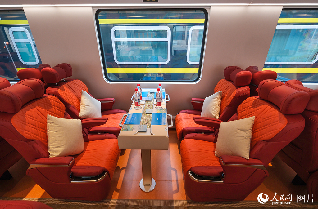 7月9日，京津冀首列“星光·燕趙號”觀光旅游列車開行。