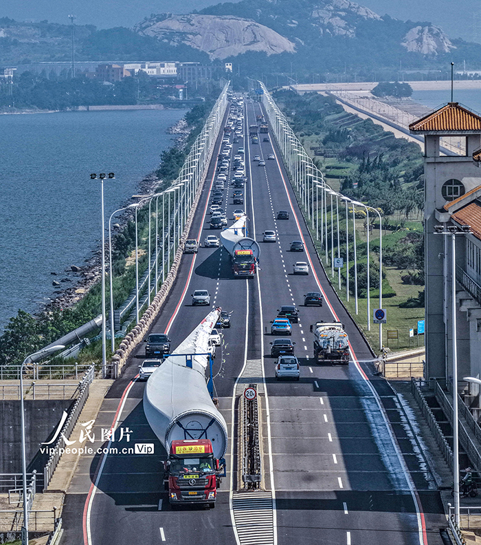 山东荣成:超大型风电叶片生产运输忙【3】