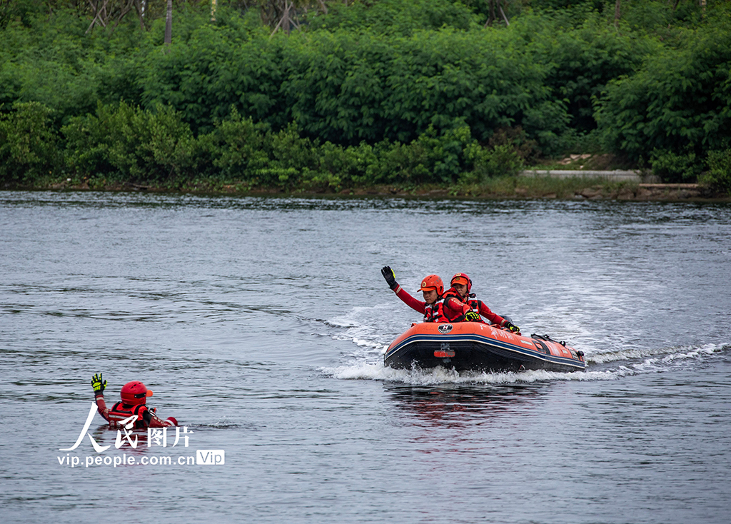 广东茂名：水上救援演练 防汛应急保安全【3】