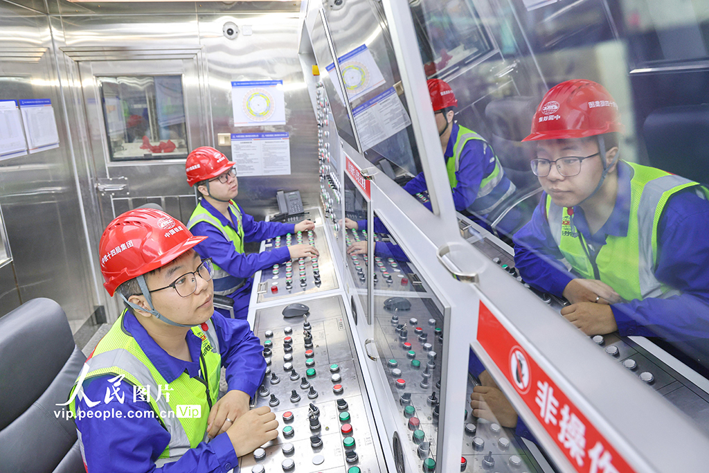 江苏南通：海太长江隧道“江海号”盾构机掘进突破千米【4】