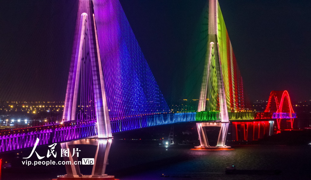 江苏泰州:常泰长江大桥景观灯亮化测试【4】
