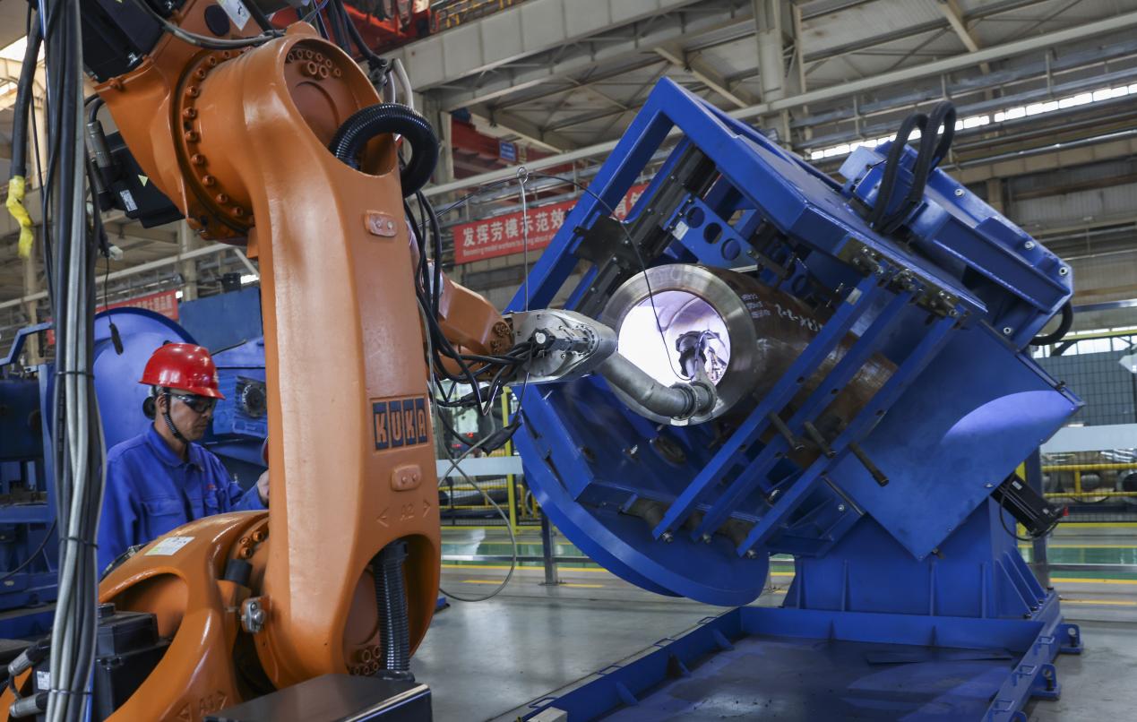 入駐蘭州新區的蘭州蘭石重型裝備股份有限公司主要生產高端能源裝備。蔣雨師攝