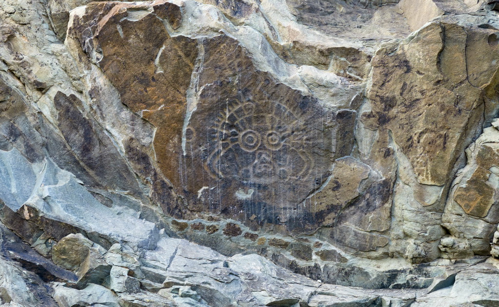 這是7月23日拍攝的賀蘭山岩畫景區內著名的標志性岩畫“太陽神”（無人機照片）。