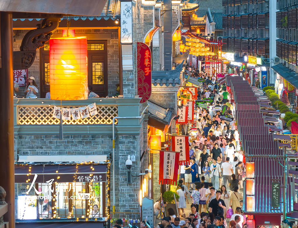 湖北襄陽:古城“夜經濟”紅火【2】