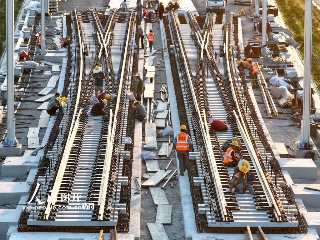 安徽蒙城:阜淮铁路战高温施工忙【3】