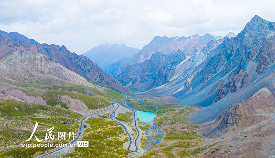 新疆乌苏：独库公路壮美如画