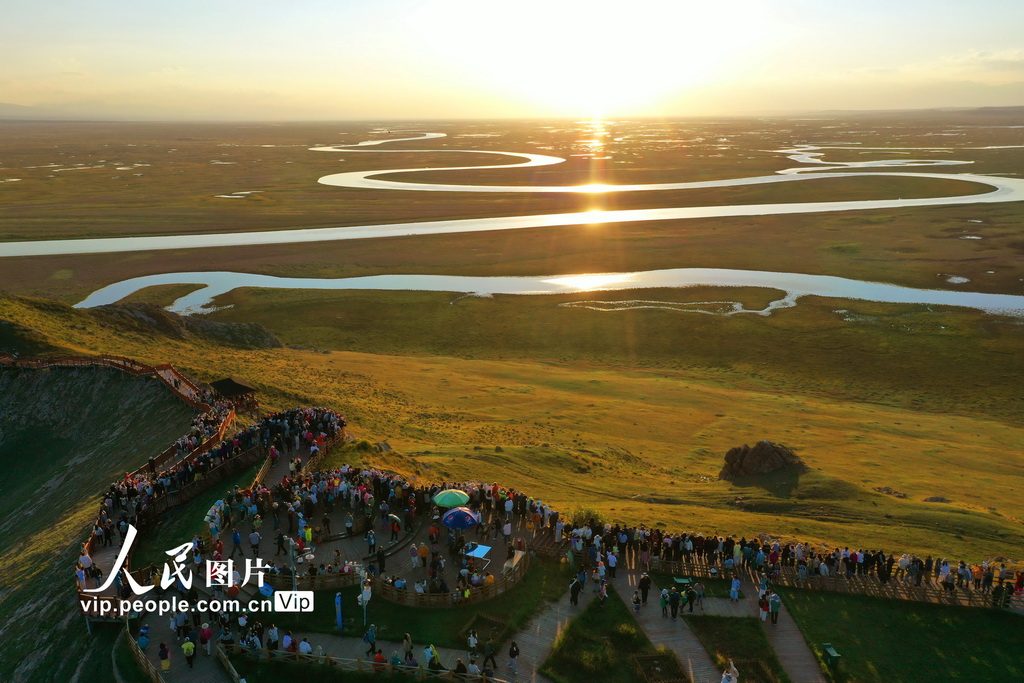 新疆和静：巴音布鲁克草原迎客来