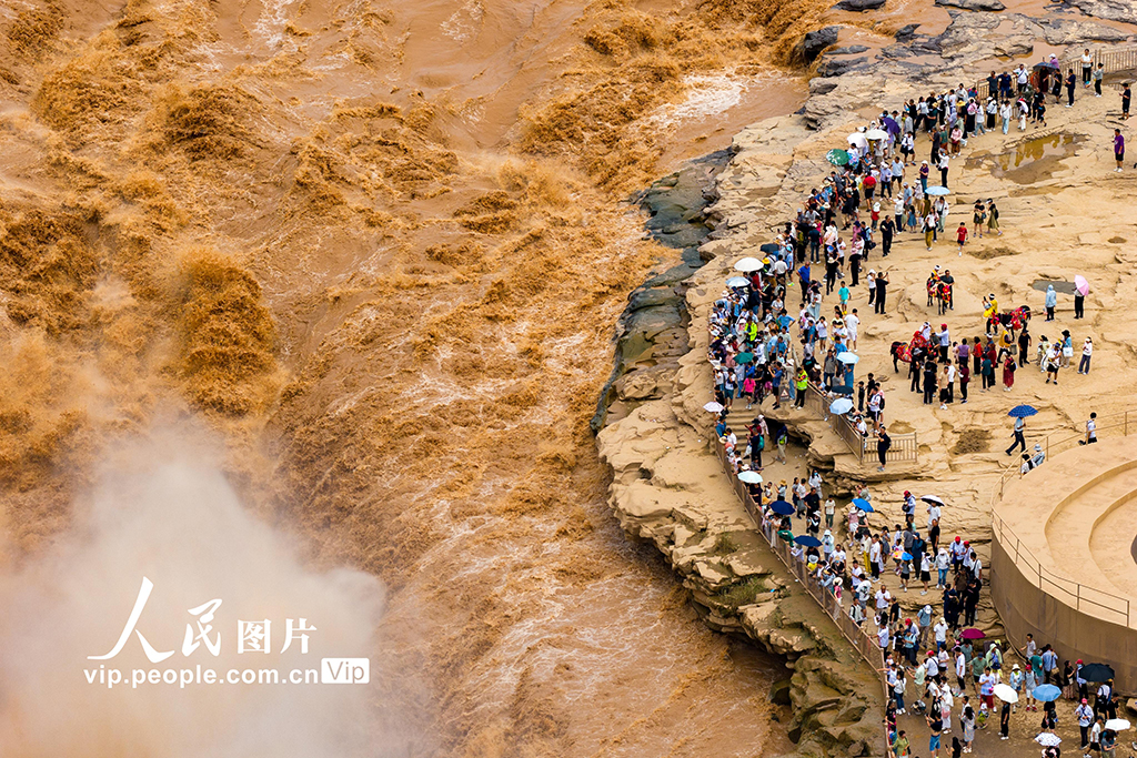 陕西延安：黄河壶口瀑布壮美景色引客来【4】