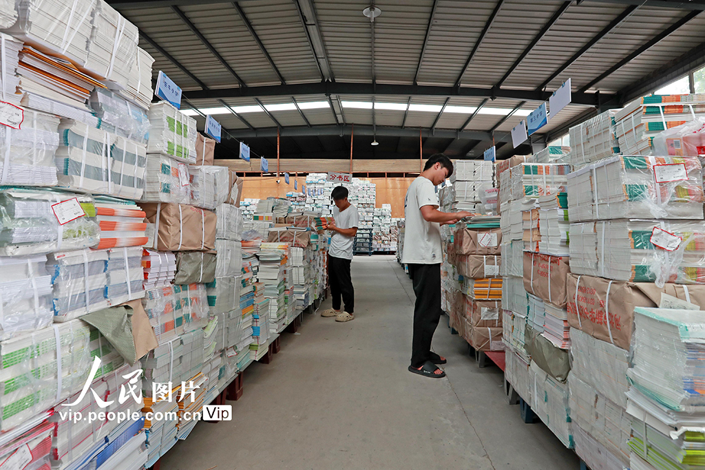 河北玉田:备教材 迎开学【4】