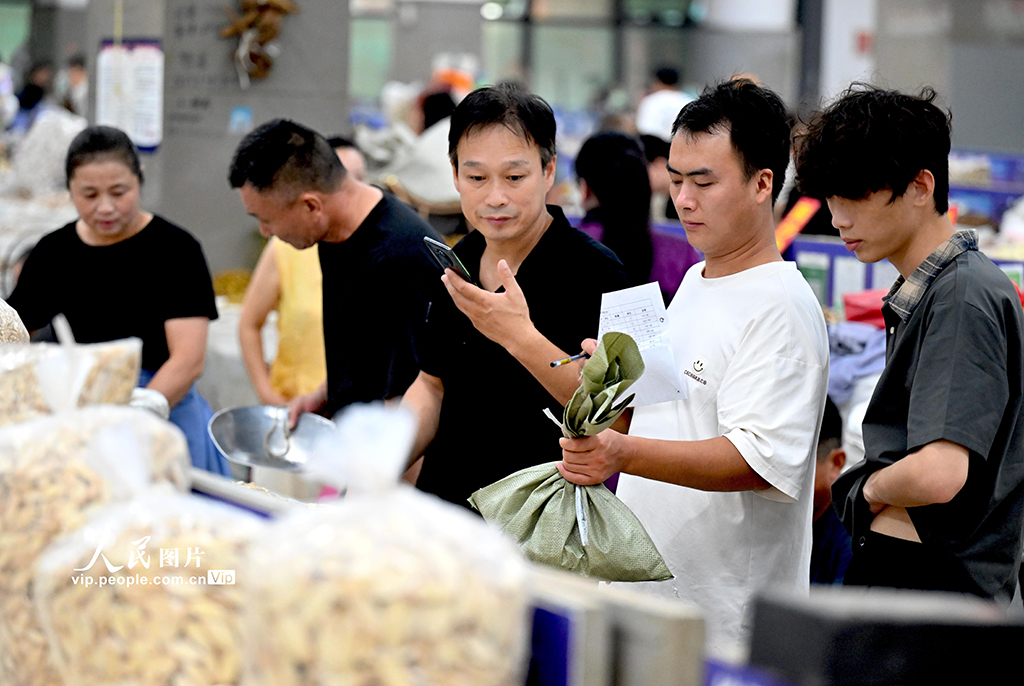 安徽亳州：“藥市”交易忙【4】