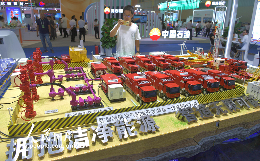 第七届中国（克拉玛依）国际石油天然气及石化技术装备展举行