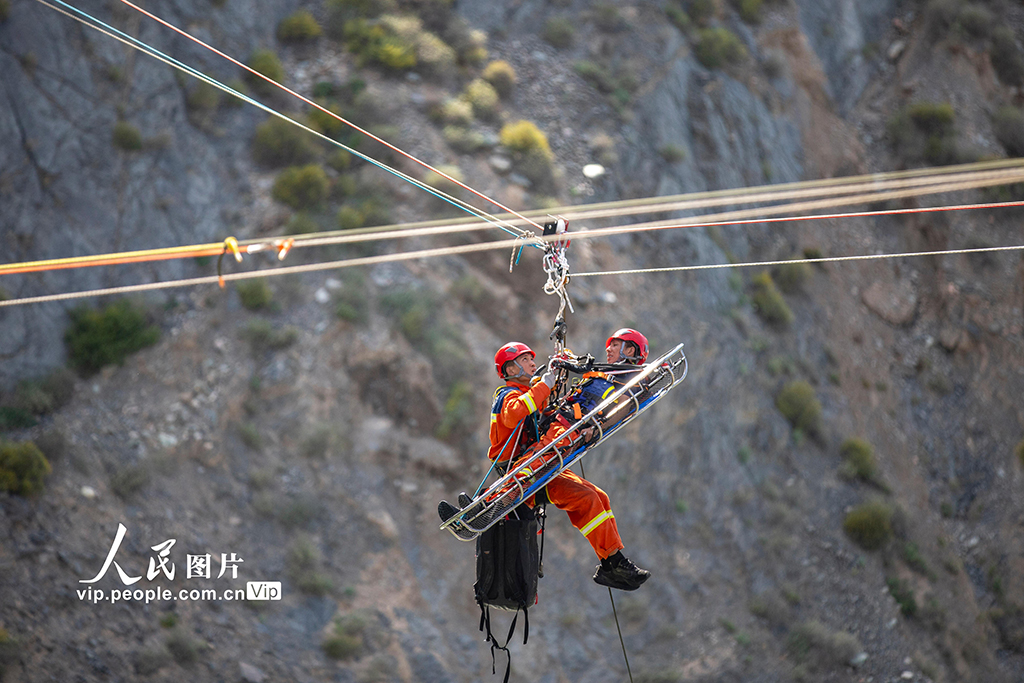 甘肃张掖：高空练真功