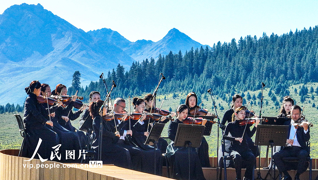 祁连山交响音乐会在山丹马场奏响