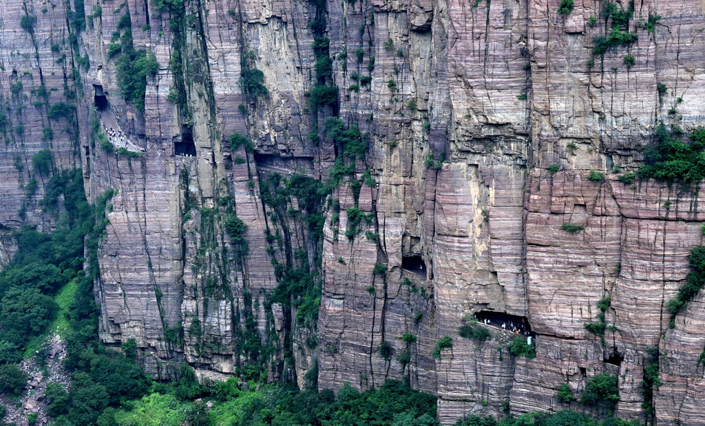 河南辉县：太行深处绝壁峡谷引游客