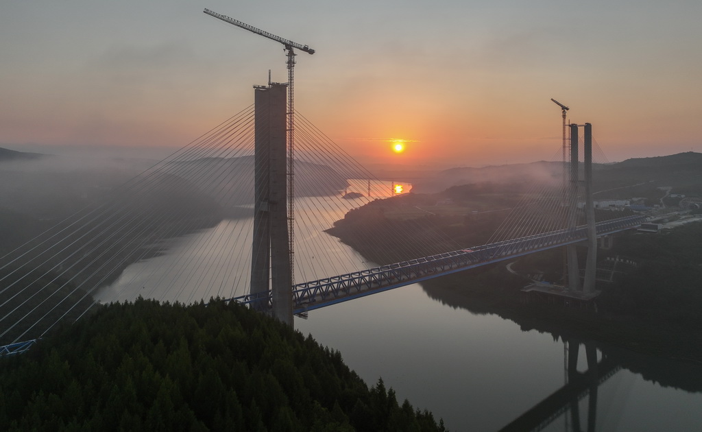 8月18日拍摄的汉江特大桥（无人机照片）。