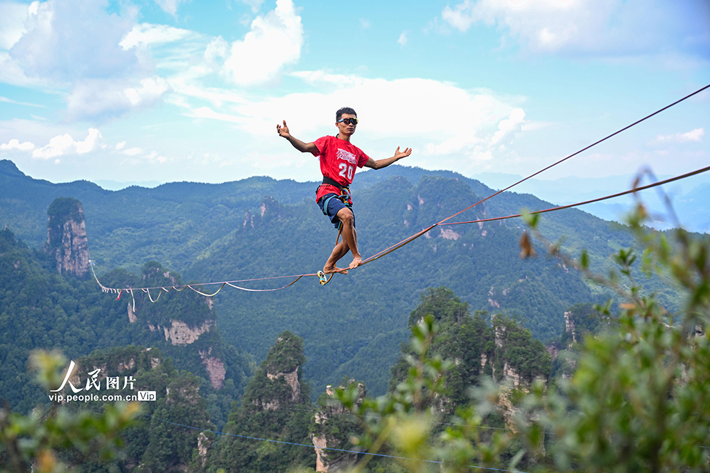 湖南張家界：黃石寨“亞洲之王”高空扁帶爭霸賽開賽【6】