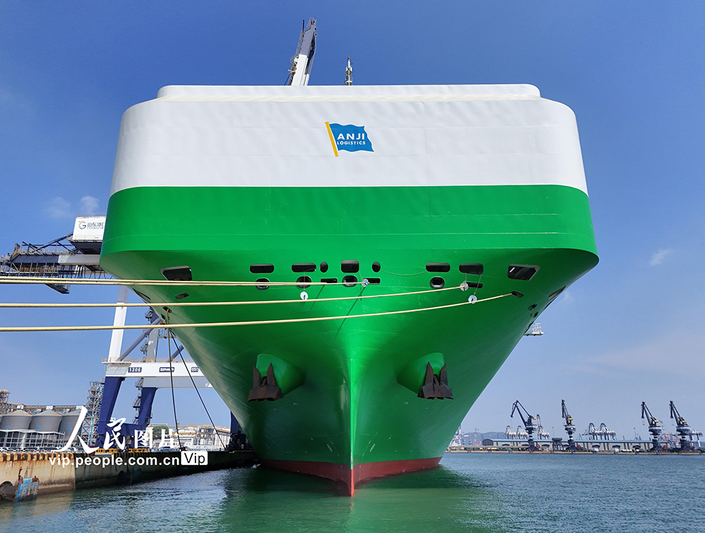 山東煙台:全球最大9500車位汽車運輸船抵港裝車【2】