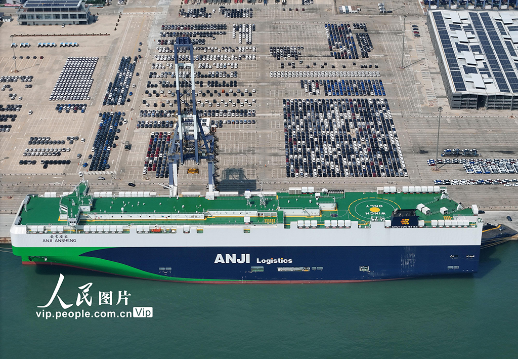 山東煙台:全球最大9500車位汽車運輸船抵港裝車【6】