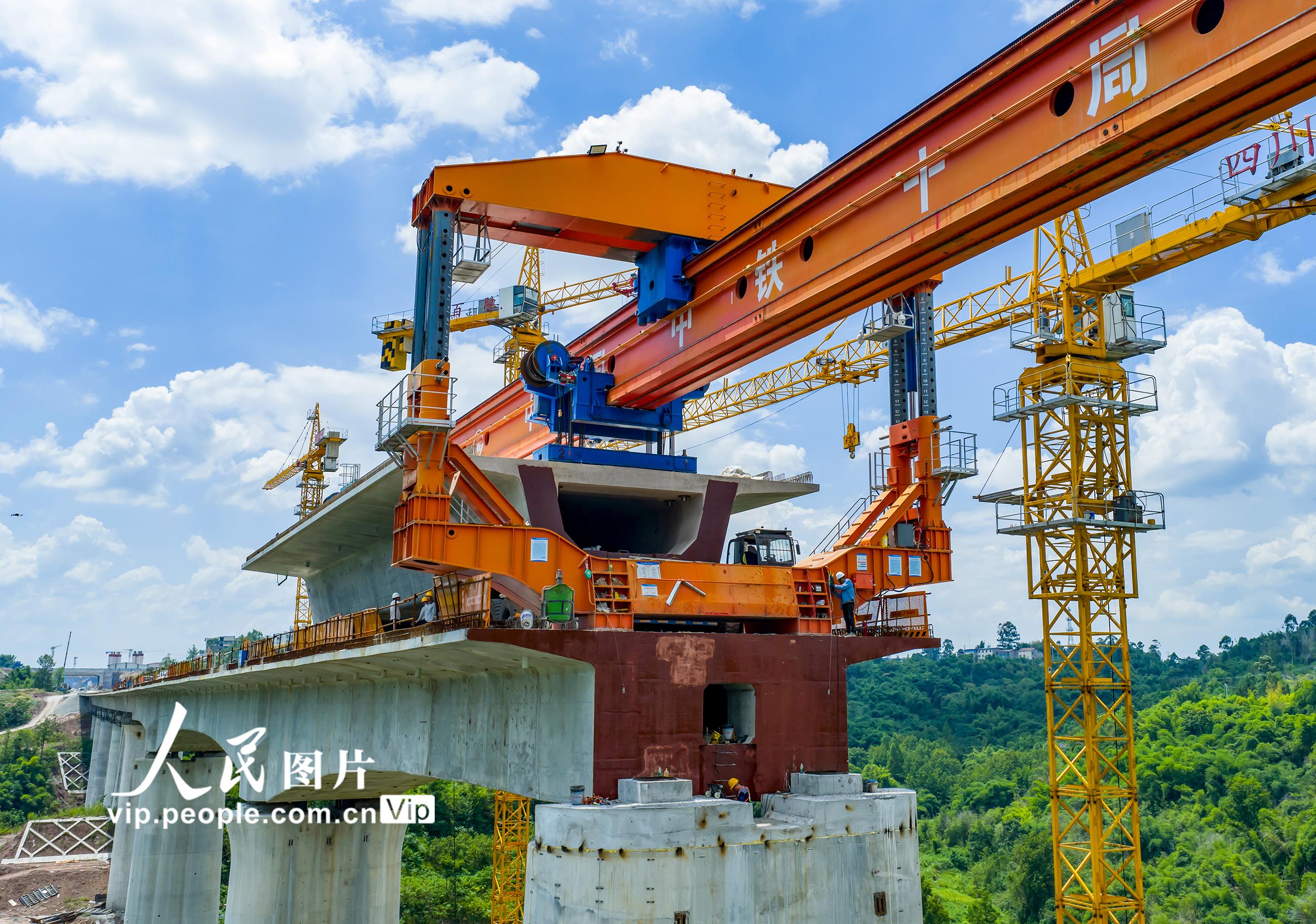 四川华蓥:西渝高铁清溪口特大桥建设正酣【3】