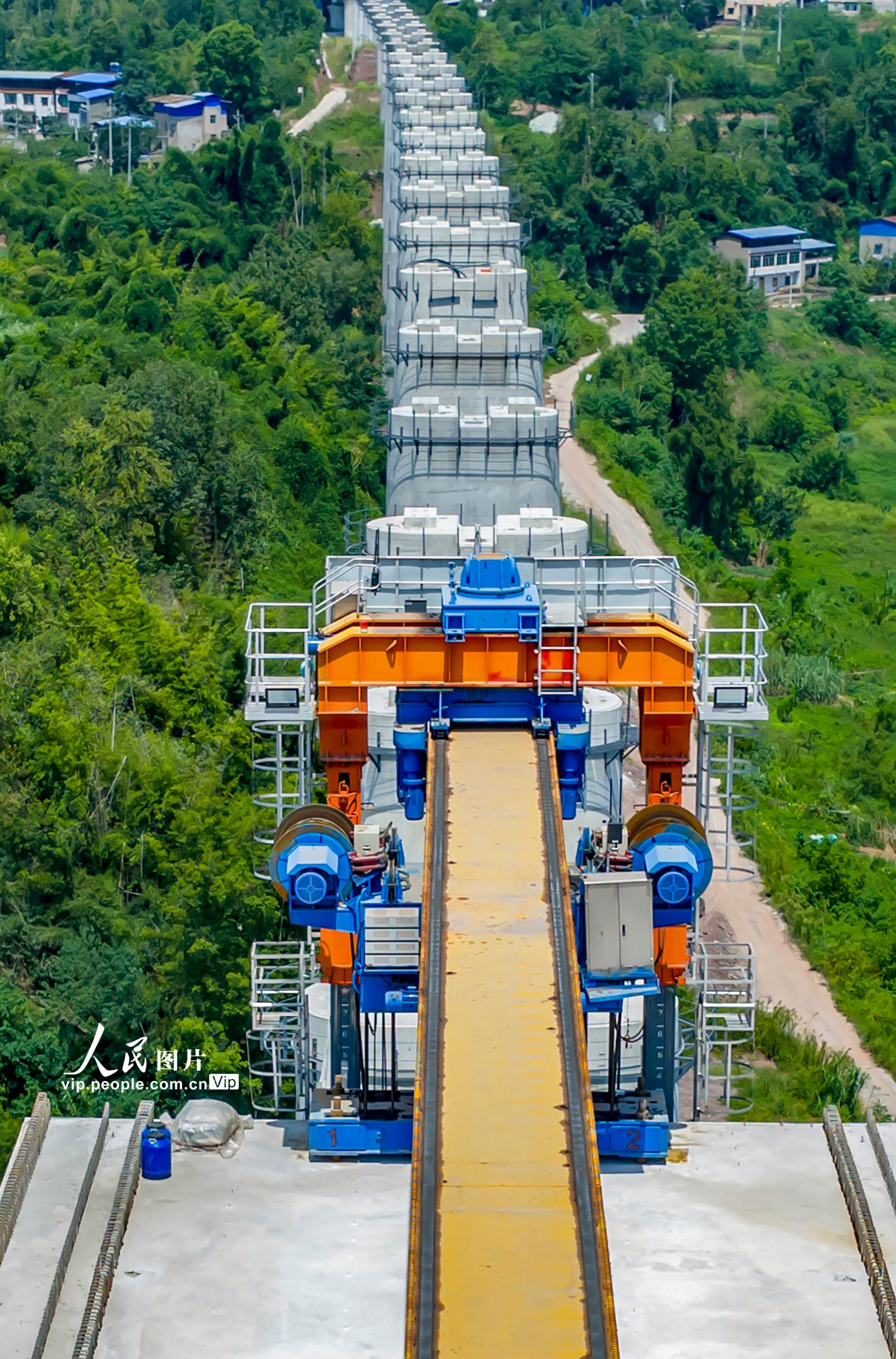 四川华蓥:西渝高铁清溪口特大桥建设正酣【4】