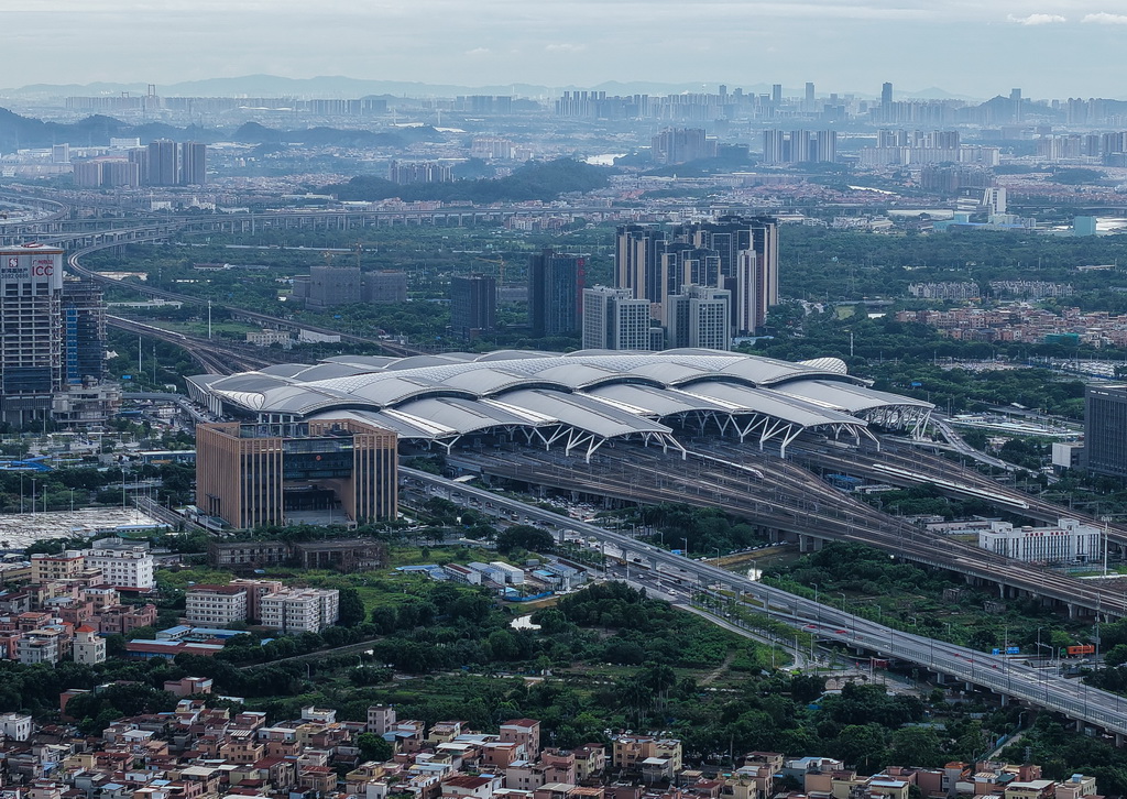 這是8月25日拍攝的廣州南站（無人機照片）。廣南聯絡線將從廣州南站導出，一站直達位於中心城區的廣州站。