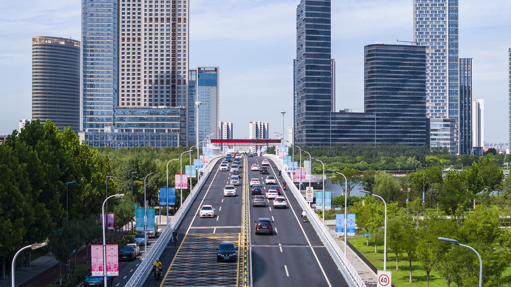 在天津市濱海新區拍攝的城市街景(無人機照片,8月22日攝)。新華社記者 趙子碩 攝