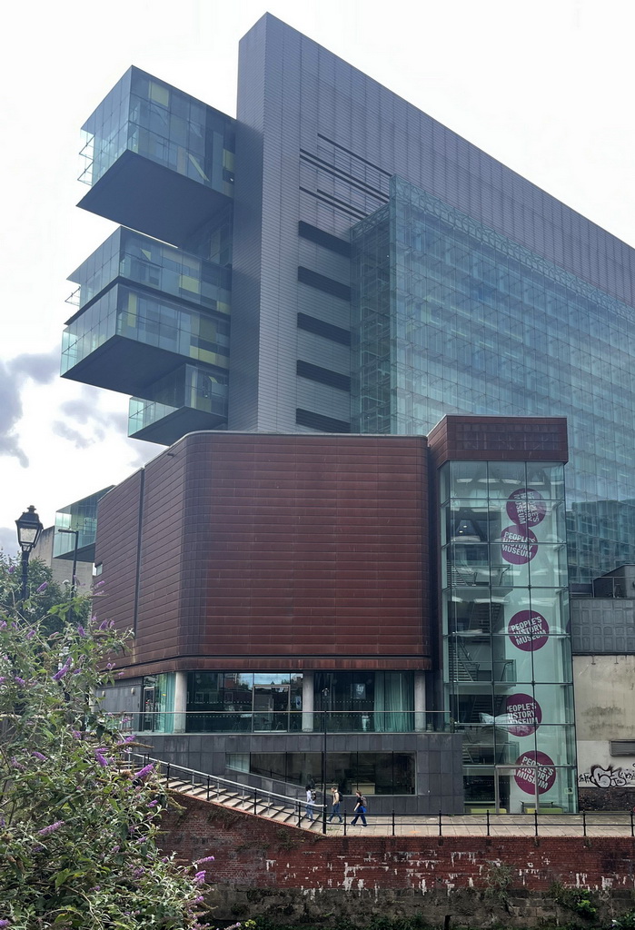 这是8月21日在英国曼彻斯特市拍摄的人民历史博物馆外景。新华社记者 吴黎明 摄