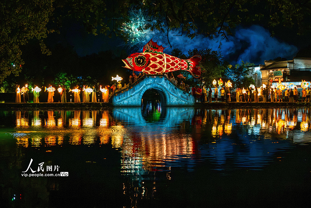 安徽黟县:鱼灯巡游闹古村【2】