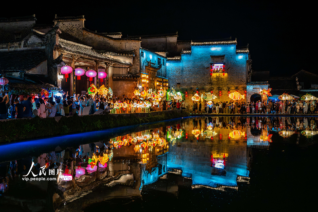 安徽黟县：鱼灯巡游闹古村【3】