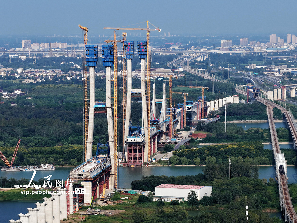 江苏扬州：沪渝蓉高铁跨京杭运河斜拉桥施工正酣【5】