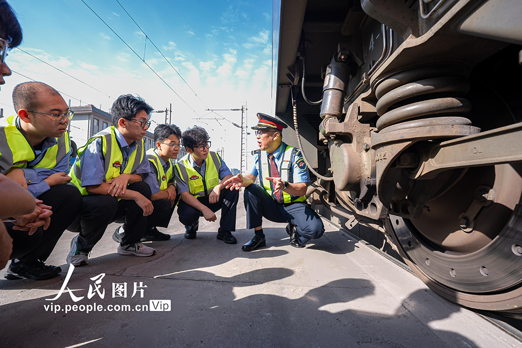 陕西西安:手把手传技 心贴心带徒【4】