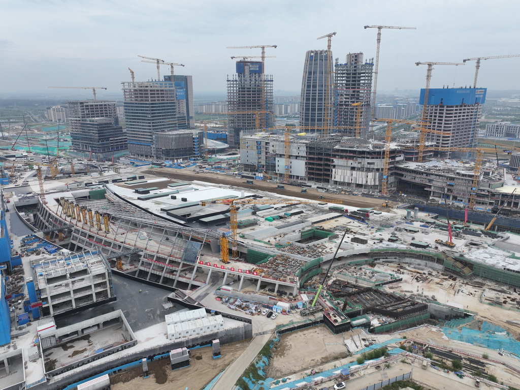 雄忻高鐵雄安地下段及相關配套工程四標段建設現場(9月12日攝,無人機照片)。