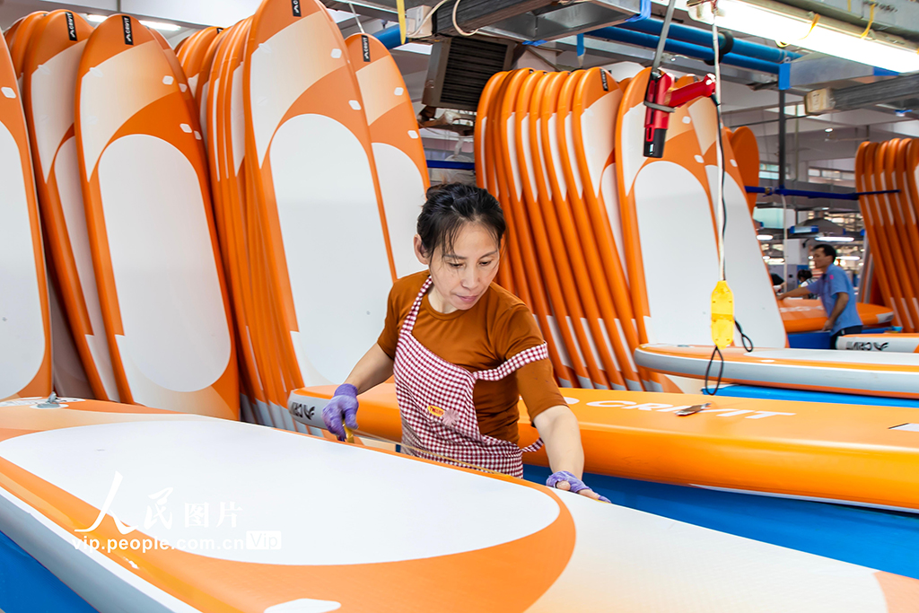 江苏宿迁：赶制冲浪板订单【5】