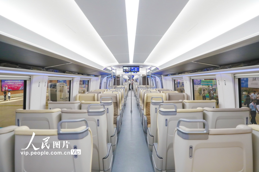 首列中國標准智能市域列車在青島亮相【4】