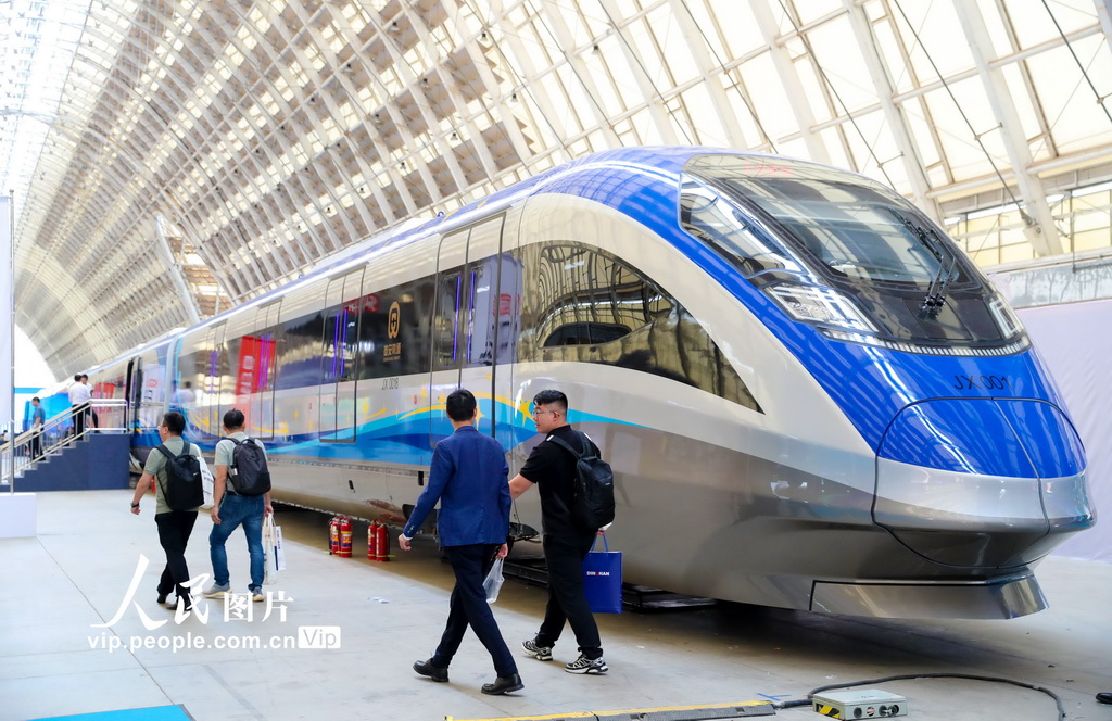 首列中國標准智能市域列車在青島亮相【5】