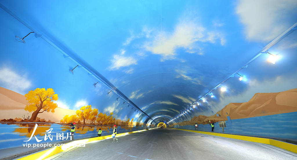 新疆乌鲁木齐:天山胜利隧道景观带施工忙【5】
