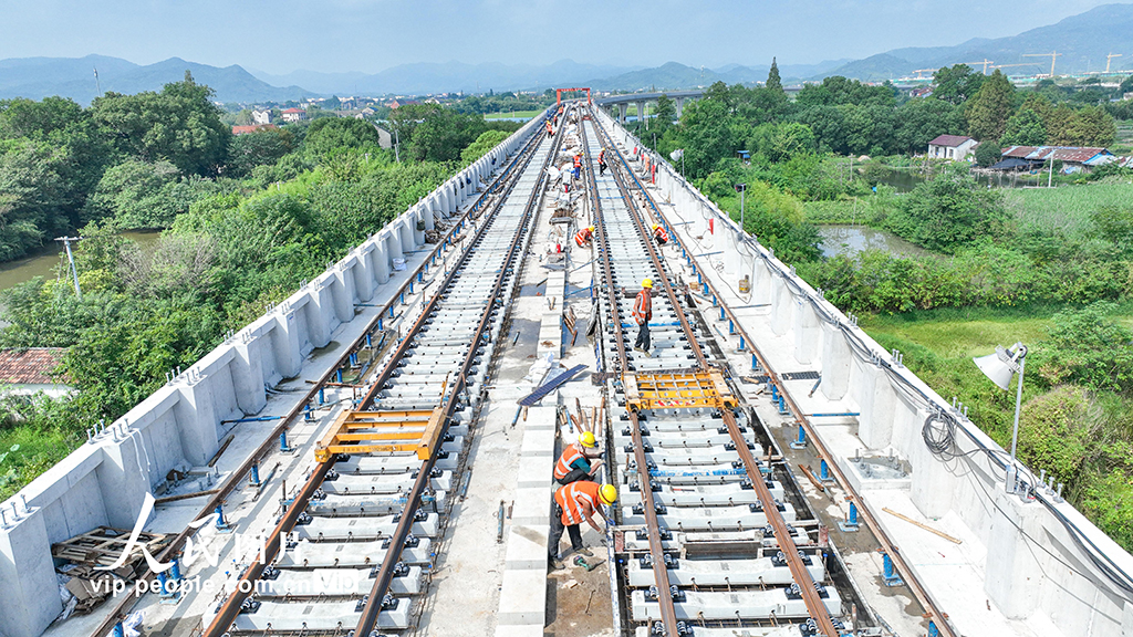 浙江德清：市域铁路铺轨忙【3】