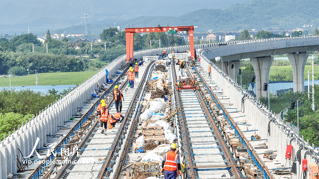 浙江德清：市域铁路铺轨忙【4】