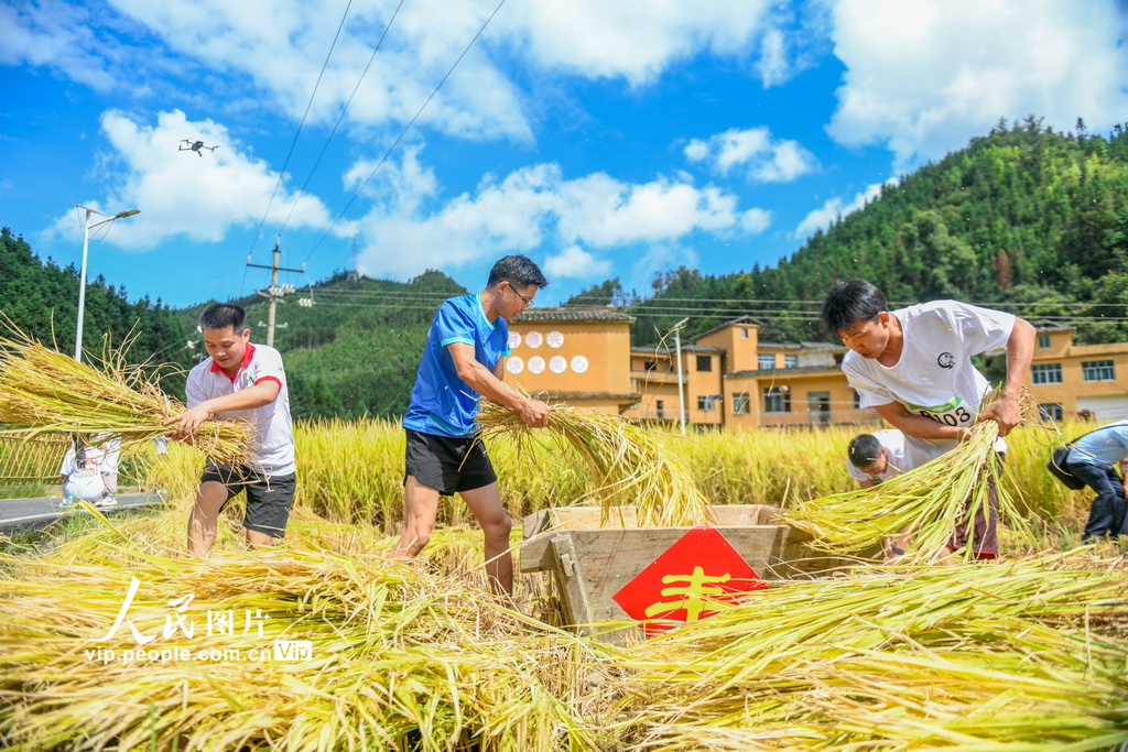 贵州册亨：多彩活动庆丰收