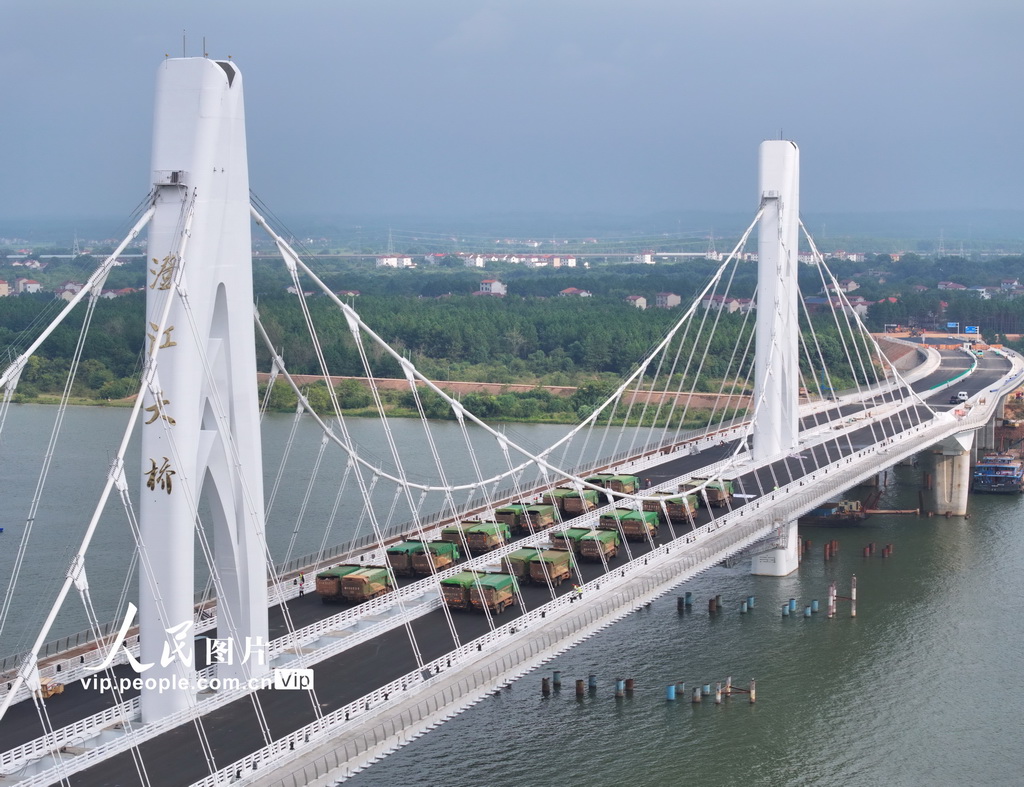 江西泰和：澄江大桥进行静载试验