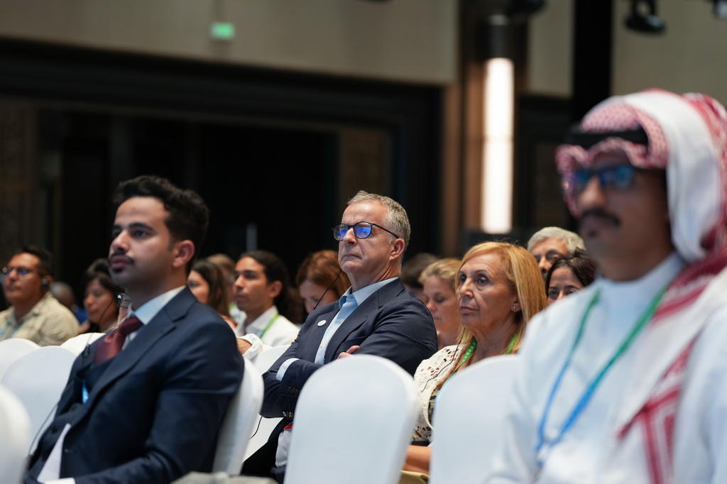 9月22日,代表出席第五届世界生物圈保护区大会的论坛活动。