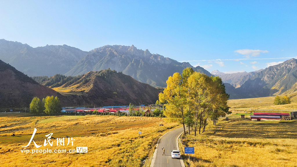 甘肃张掖：马蹄寺秋色迷人【2】