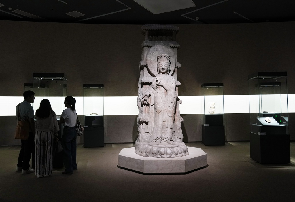 “云海相望——云冈石窟艺术特展”在沪开幕