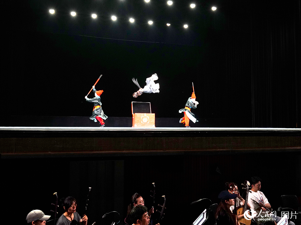 婺剧选段精彩上演。